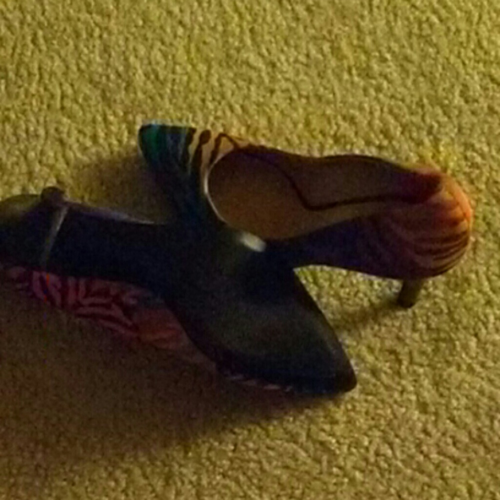 Shoes - Picture 3 of 4
